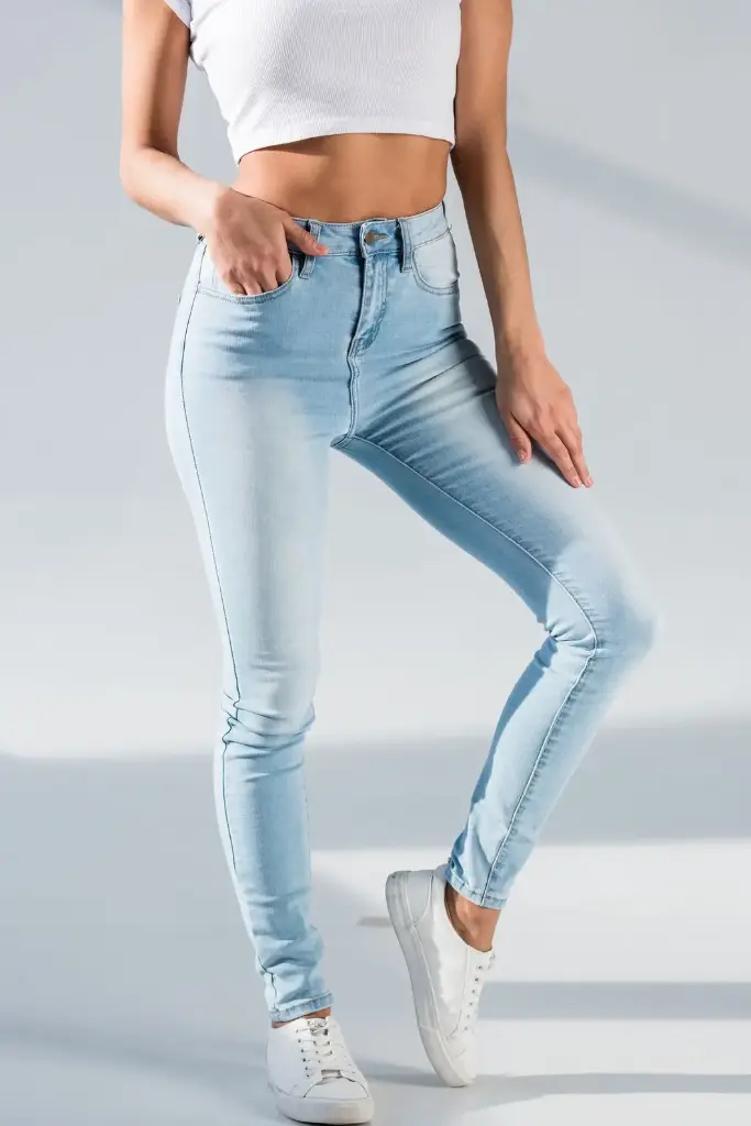破損窄管牛仔褲－淺藍色